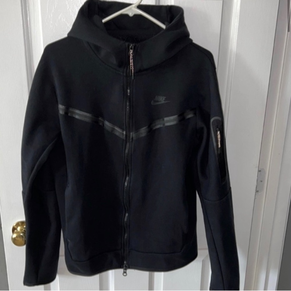 Nike Tech Fleece (NEW!)